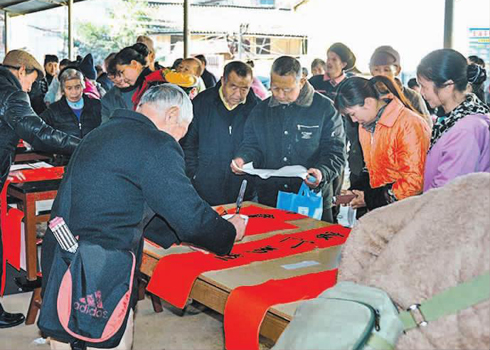 春联送下乡 墨香暖人心2.jpg