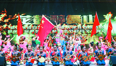 彝族群众欢度火把节