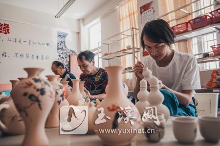 易门大力培养土陶制作传承人