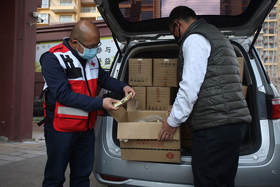 社会各界自发为抗疫一线捐赠物资.jpg