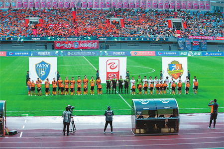 双方队员亮相。.jpg 双方队员亮相。.jpg