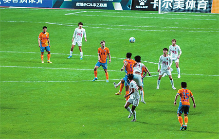 激烈拼抢。.jpg 激烈拼抢。.jpg