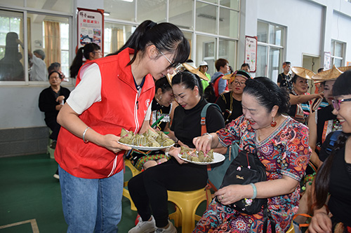 高龙潭社区端午节活动受欢迎.jpg 高龙潭社区端午节活动受欢迎.jpg