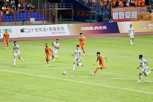 云南玉昆4比1大胜石家庄功夫  继续领跑中甲.jpg