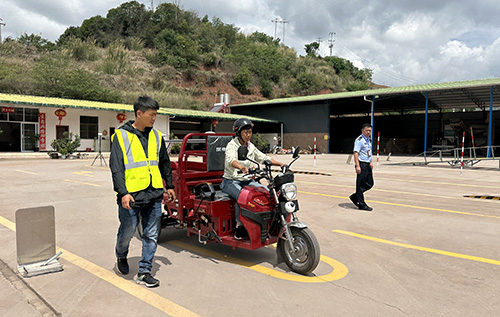 摩托车智能化流动考点落户甸中镇.jpg 摩托车智能化流动考点落户甸中镇.jpg