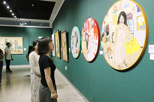 玉溪师院美术学院毕业生作品展开展.jpg 玉溪师院美术学院毕业生作品展开展.jpg