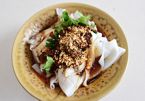 甸中手工凉卷粉:传承30余年的老味道1.jpg 甸中手工凉卷粉:传承30余年的老味道1.jpg