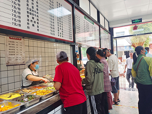 幸福食堂开启老年人幸福“食”光.jpg 幸福食堂开启老年人幸福“食”光.jpg