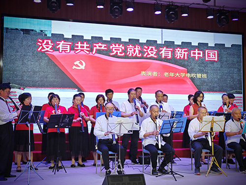 通海:老少同台迎“七一”欢歌笑语颂党恩.jpg 通海:老少同台迎“七一”欢歌笑语颂党恩.jpg