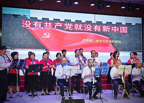 通海:老少同台迎“七一”欢歌笑语颂党恩.jpg 通海:老少同台迎“七一”欢歌笑语颂党恩.jpg