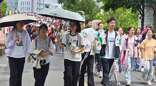 交出人民满意的教育答卷.jpg 交出人民满意的教育答卷.jpg