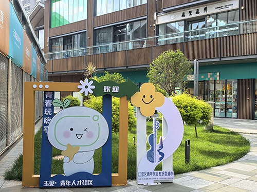 红塔区倾力建好市民身边的“温馨之家”.jpg 红塔区倾力建好市民身边的“温馨之家”.jpg