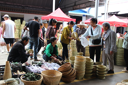新村村:做“竹”文章绿海生“金”.jpg 新村村:做“竹”文章绿海生“金”.jpg