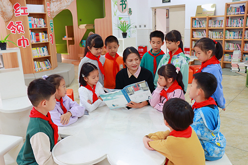 “推荐学生读的书,我会提前买来读”.jpg “推荐学生读的书,我会提前买来读”.jpg