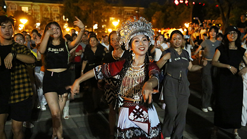 在玉溪倍感亲切与温暖.jpg 在玉溪倍感亲切与温暖.jpg