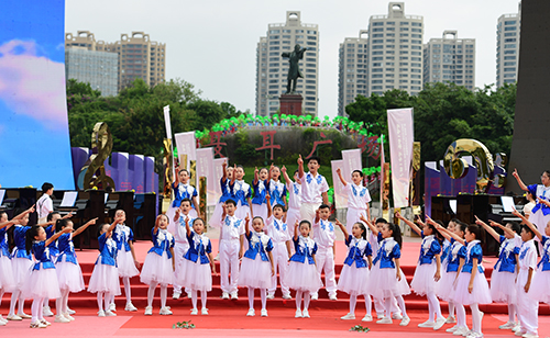 齐聚聂耳故乡 共同唱响“前进前进前进进”.jpg 齐聚聂耳故乡 共同唱响“前进前进前进进”.jpg