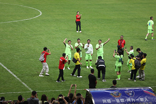 香港明星足球队·玉昆足球嘉年华举行2.jpg