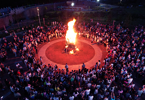 彝歌动人 火光熠熠.jpg 彝歌动人 火光熠熠.jpg