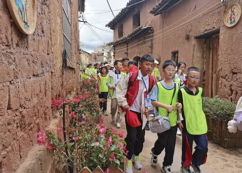 暑期研学热.jpg 暑期研学热.jpg