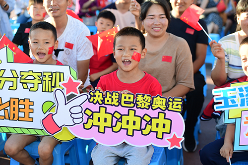 玉溪人民为刘浩夺金加油助威2.jpg 玉溪人民为刘浩夺金加油助威2.jpg