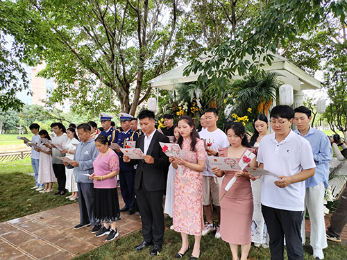 红塔区20对新人参加集体婚礼.jpg 红塔区20对新人参加集体婚礼.jpg