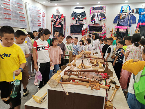 青少年实践参观活动为暑期生活添彩.jpg 青少年实践参观活动为暑期生活添彩.jpg