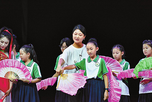 暑期主题研学实践助力青少年健康成长.jpg 暑期主题研学实践助力青少年健康成长.jpg