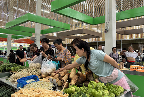 明红集贸市场完成改造正式运营.jpg 明红集贸市场完成改造正式运营.jpg