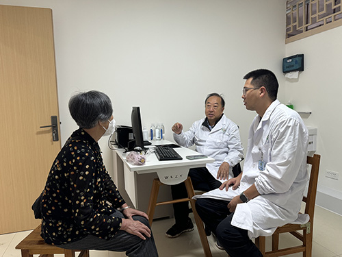 名医馆让群众就近享受优质医疗服务.jpg 名医馆让群众就近享受优质医疗服务.jpg