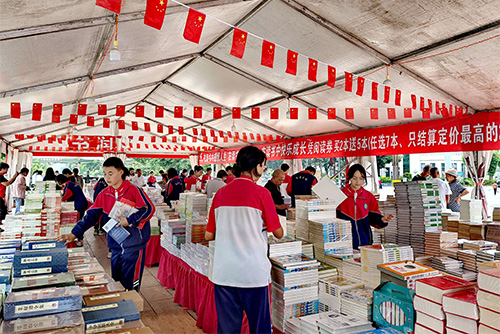 图书惠民巡展活动举办.jpg
