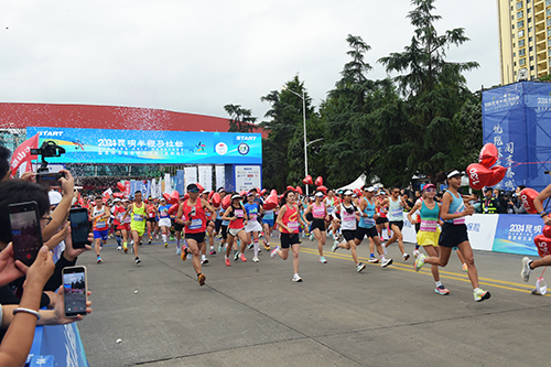 昆明玉溪双城马拉松（昆明站）激情开跑.jpg
