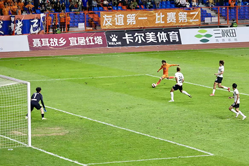 云南玉昆队5∶0大胜青岛红狮队.jpg 云南玉昆队5∶0大胜青岛红狮队.jpg