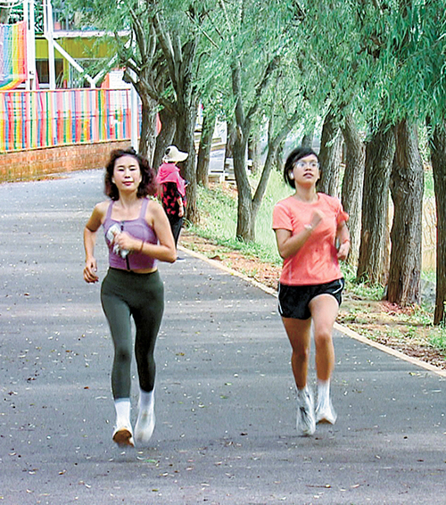 研和街道南湖公园成新晋打卡点1.jpg 研和街道南湖公园成新晋打卡点1.jpg