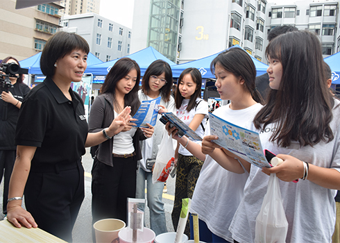 1万余个就业岗位供选择.jpg 1万余个就业岗位供选择.jpg