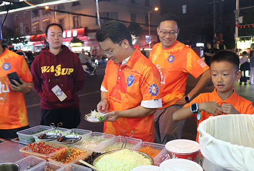 云南玉昆队成功冲超 玉溪魅力让球迷难忘.jpg 云南玉昆队成功冲超 玉溪魅力让球迷难忘.jpg