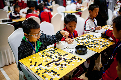 380余名小棋手同场对弈.jpg