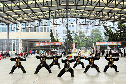 200名老年人参加健身运动会.jpg 200名老年人参加健身运动会.jpg