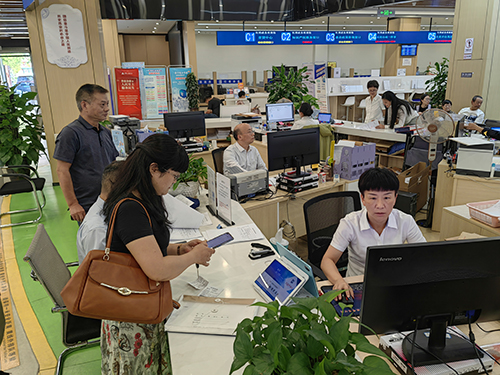 我市推行“购房人自行申请新建商品房转移登记”改革.jpg 我市推行“购房人自行申请新建商品房转移登记”改革.jpg