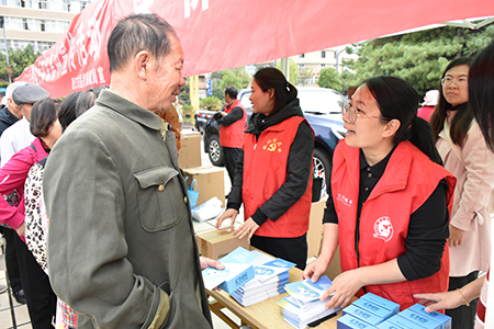 澄江市持续宣传医保惠民政策.jpg 澄江市持续宣传医保惠民政策.jpg