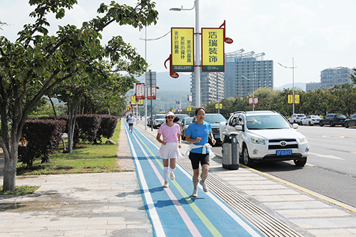 红塔区加快推进健身跑道建设.jpg 红塔区加快推进健身跑道建设.jpg