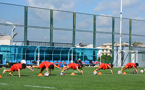 U-17国家女子足球队在玉溪开训.jpg U-17国家女子足球队在玉溪开训.jpg