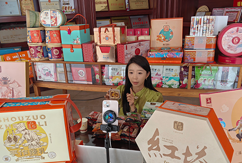 直播带货助力“玉溪产”走出去.jpg 直播带货助力“玉溪产”走出去.jpg