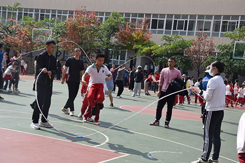 玉溪一小举行金秋体育节活动.jpg 玉溪一小举行金秋体育节活动.jpg