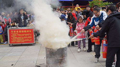 红塔区开展“119”消防宣传月活动.jpg 红塔区开展“119”消防宣传月活动.jpg