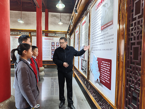 发挥爱国主义教育基地优势让红色基因代代相传.jpg 发挥爱国主义教育基地优势让红色基因代代相传.jpg