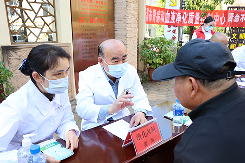 玉溪市中山医院引进11名“银龄医师”.jpg 玉溪市中山医院引进11名“银龄医师”.jpg