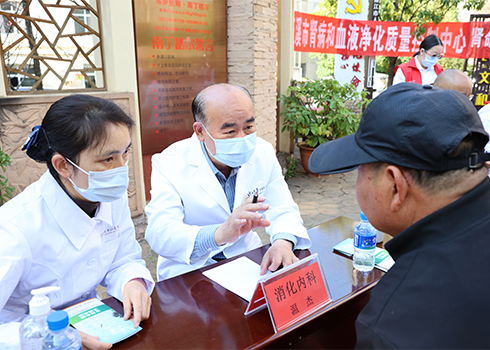 玉溪市中山医院引进11名“银龄医师”.jpg 玉溪市中山医院引进11名“银龄医师”.jpg