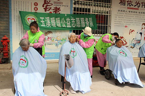 玉溪暖暖公益开展寒冬送暖服务.jpg 玉溪暖暖公益开展寒冬送暖服务.jpg