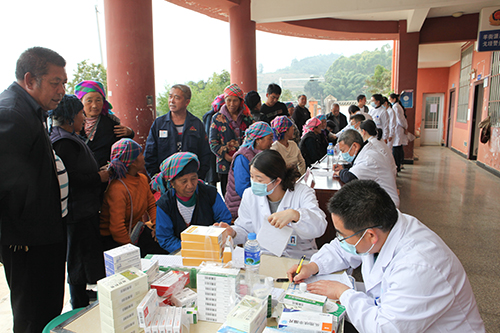 市人民医院下乡义诊暖民心.jpg 市人民医院下乡义诊暖民心.jpg