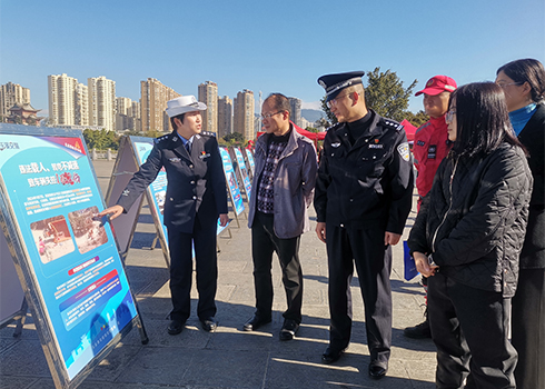 “全国交通安全日”宣传活动启动.jpg “全国交通安全日”宣传活动启动.jpg